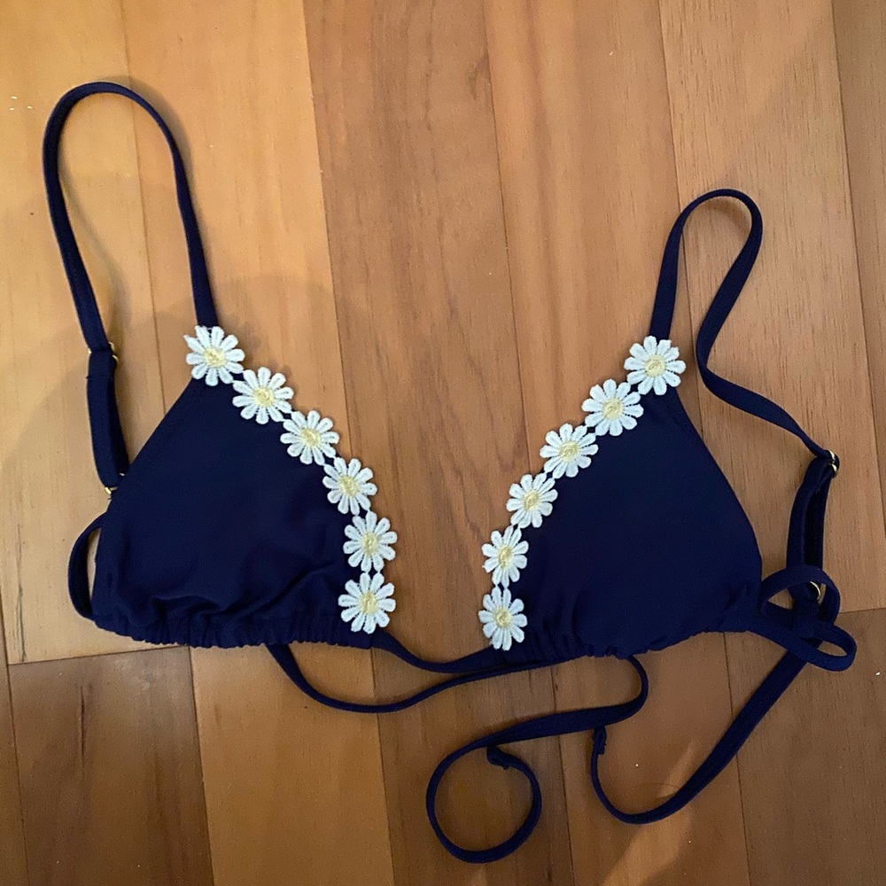 DAISY bikini top!!